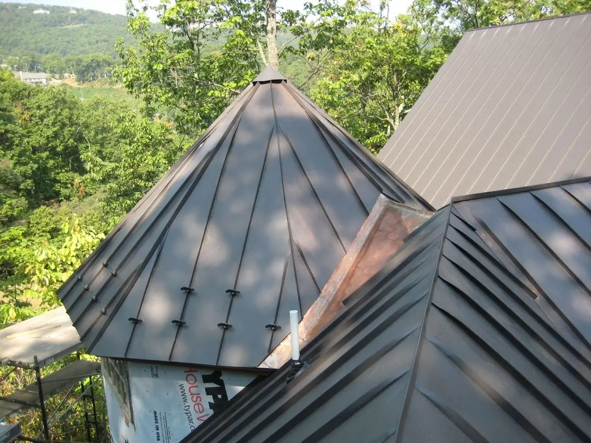 Professional Gutter Cleaning by Craftsman Roofing in Thunderbird